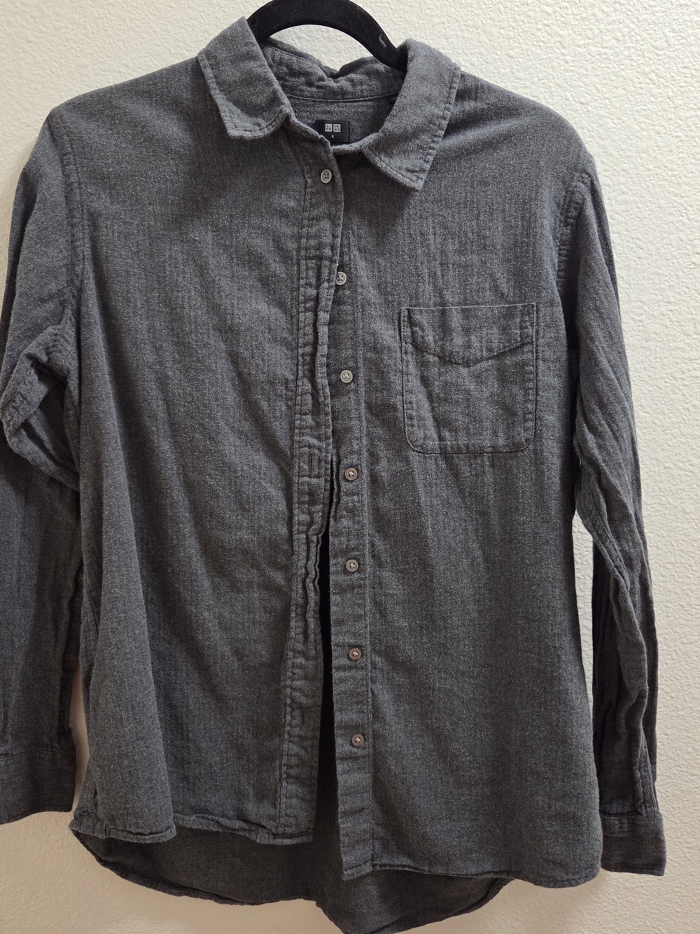 Uniqlo Women's Casual Long-Sleeve Button-Down Shirt — Charcoal Gray